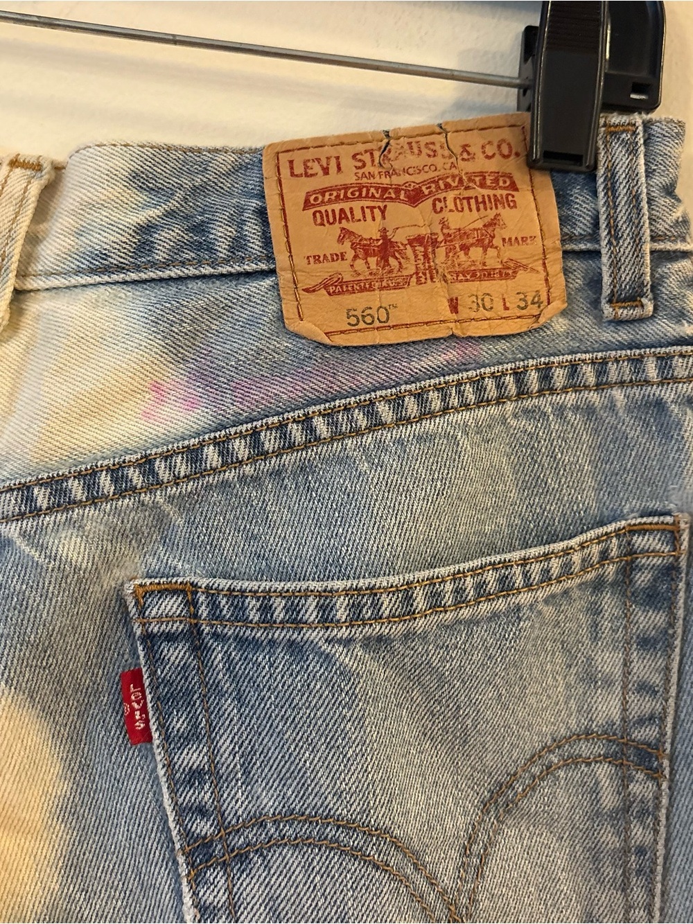 Vtg Levi's 560 Jeans Hand Painted 34x30 Loose Tapered Celestial Art Sun Festival - Picture 9 of 12
